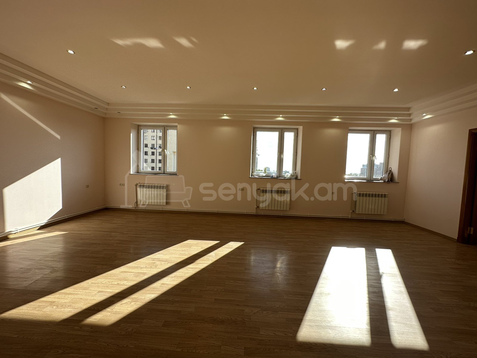 3 Սենյականոց Բնակարան Քարե Շենքում, 94քմ, 6/7 հարկ, Կապիտալ Վերանորոգված