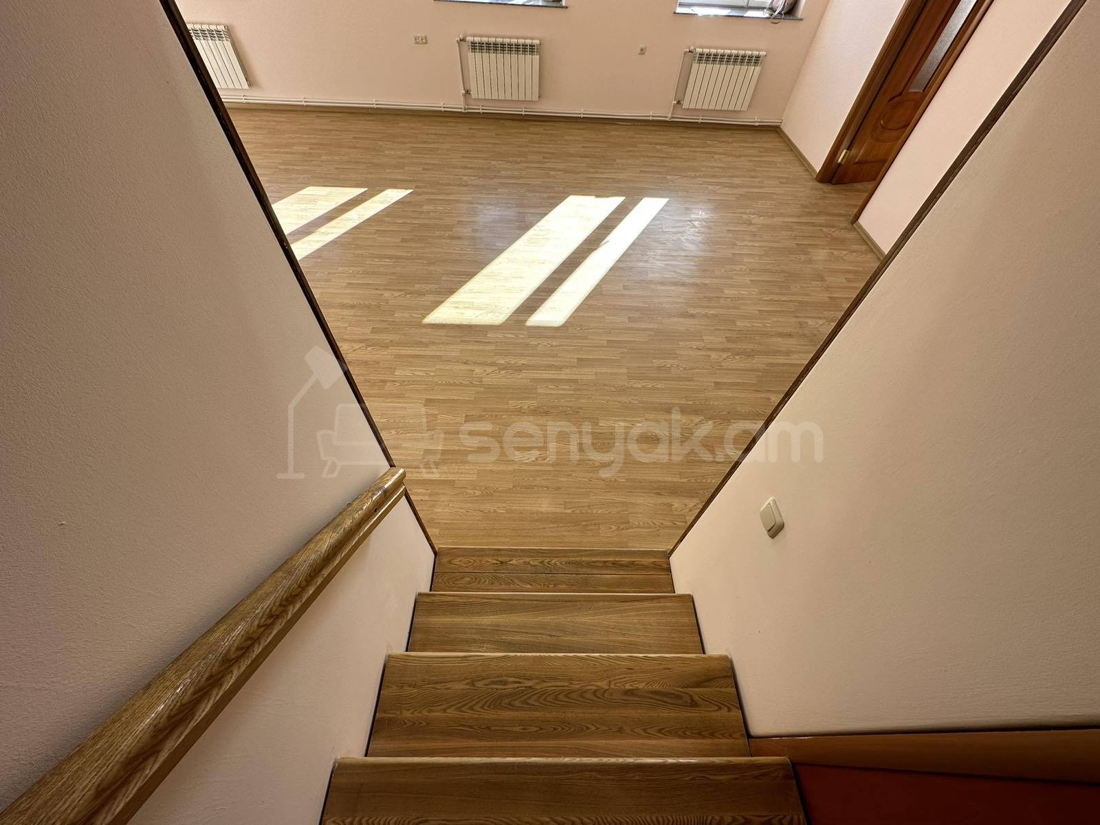3 Սենյականոց Բնակարան Քարե Շենքում, 94քմ, 6/7 հարկ, Կապիտալ Վերանորոգված