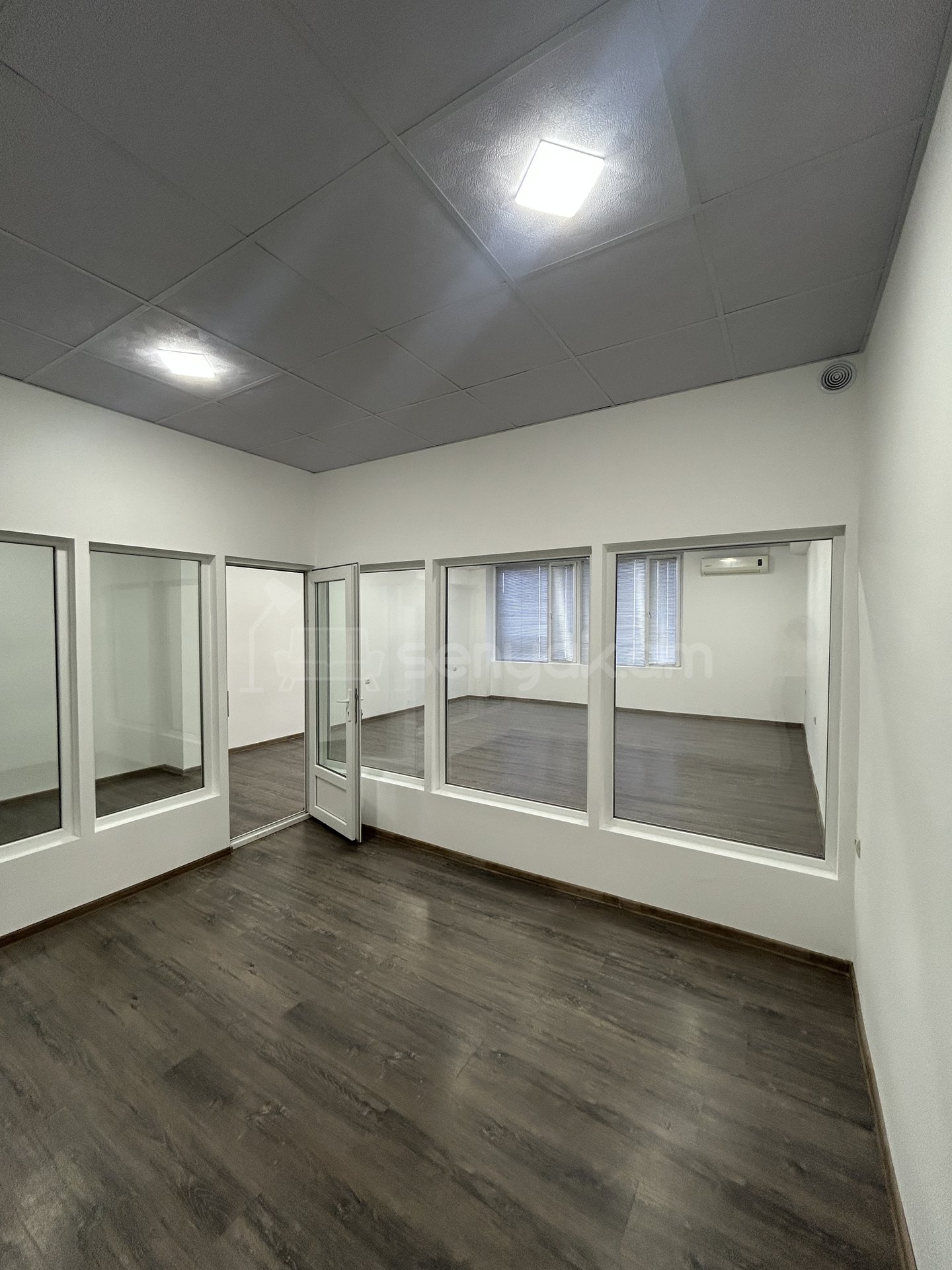 Օֆիսային Տարածք, 56քմ