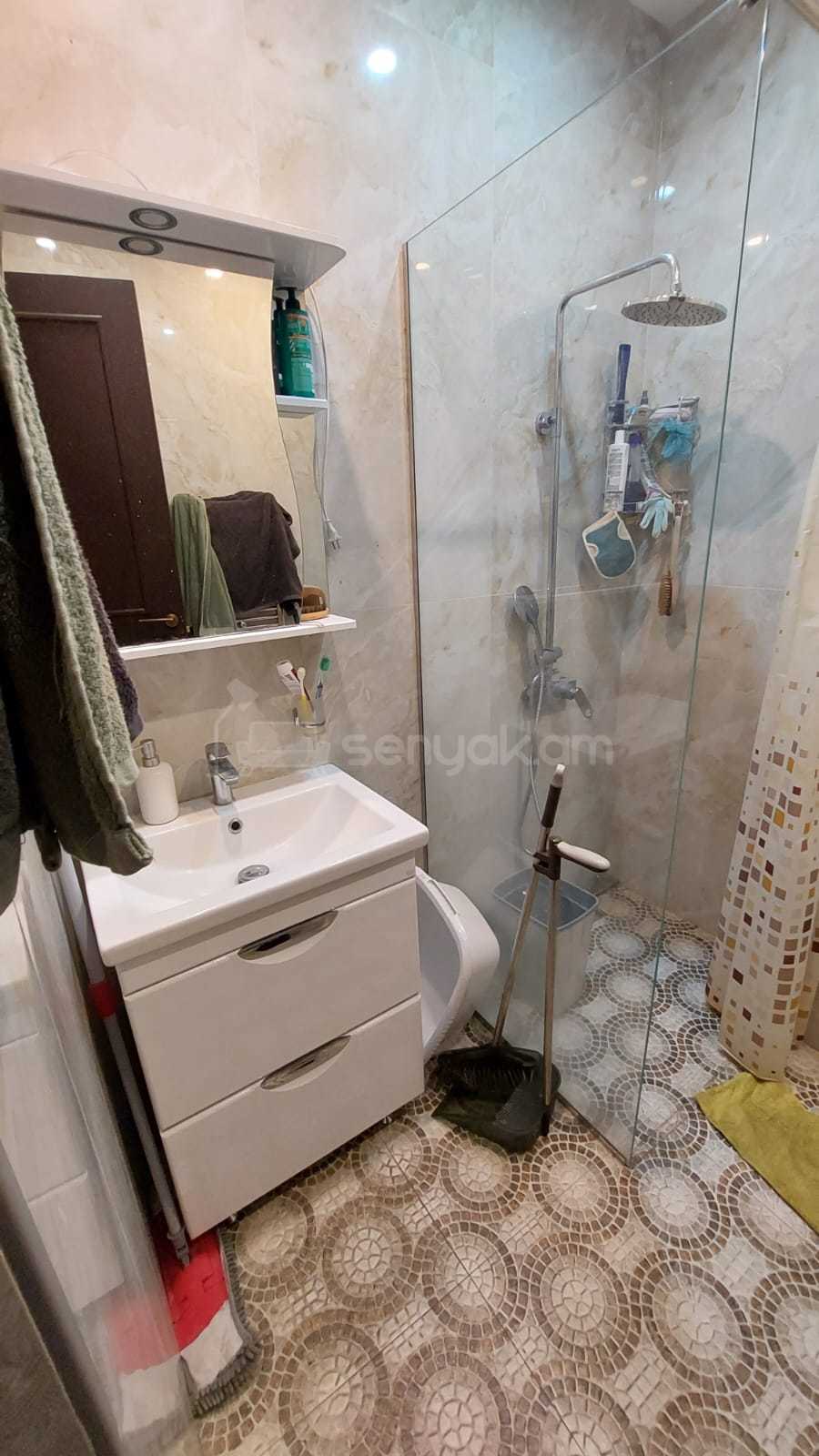 3 Սենյականոց Բնակարան Քարե Շենքում, 80քմ, 3/5 հարկ, Կապիտալ Վերանորոգված