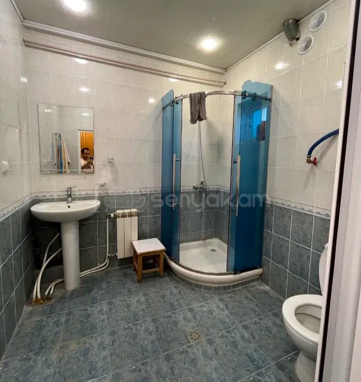 3 Սենյականոց Բնակարան Քարե Շենքում, 70քմ, 2/2 հարկ, Կապիտալ Վերանորոգված, Կահավորված