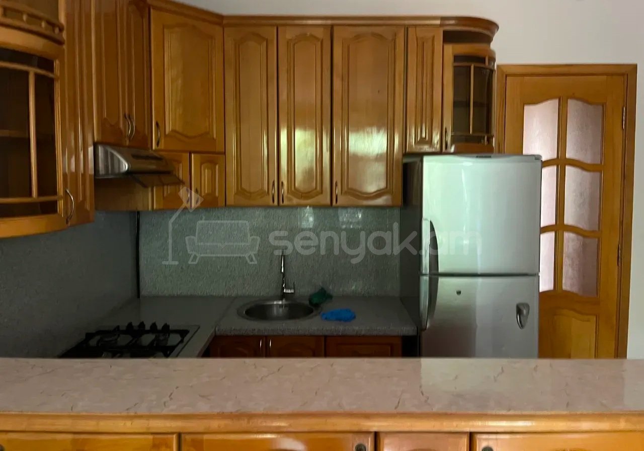 3 Սենյականոց Բնակարան Քարե Շենքում, 70քմ, 2/2 հարկ, Կապիտալ Վերանորոգված, Կահավորված