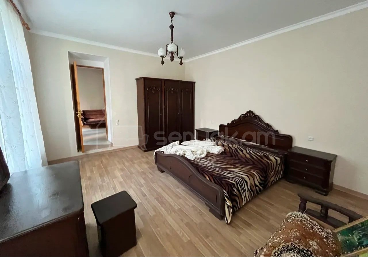3 Սենյականոց Բնակարան Քարե Շենքում, 70քմ, 2/2 հարկ, Կապիտալ Վերանորոգված, Կահավորված