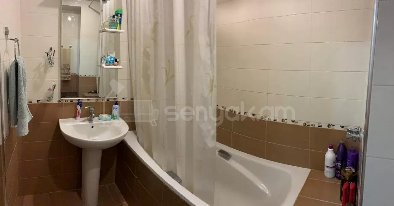 3 Սենյականոց Բնակարան Քարե Շենքում, 123քմ, 4/5 հարկ, Կապիտալ Վերանորոգված