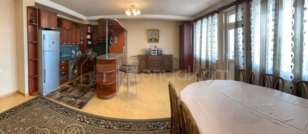 3 Սենյականոց Բնակարան Քարե Շենքում, 123քմ, 4/5 հարկ, Կապիտալ Վերանորոգված