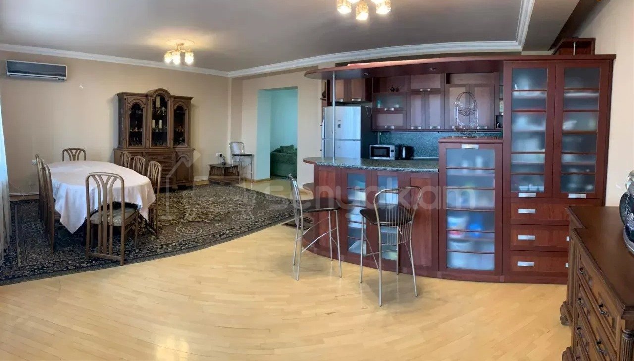 3 Սենյականոց Բնակարան Քարե Շենքում, 123քմ, 4/5 հարկ, Կապիտալ Վերանորոգված