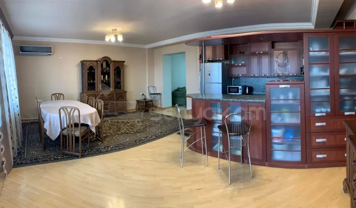 3 Սենյականոց Բնակարան Քարե Շենքում, 123քմ, 4/5 հարկ, Կապիտալ Վերանորոգված