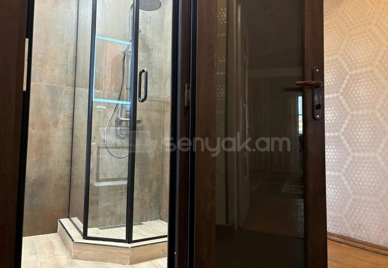 4 Սենյականոց Բնակարան Քարե Շենքում, 87քմ, 5/5 հարկ, Կապիտալ Վերանորոգված, Կահավորված, Արևկող