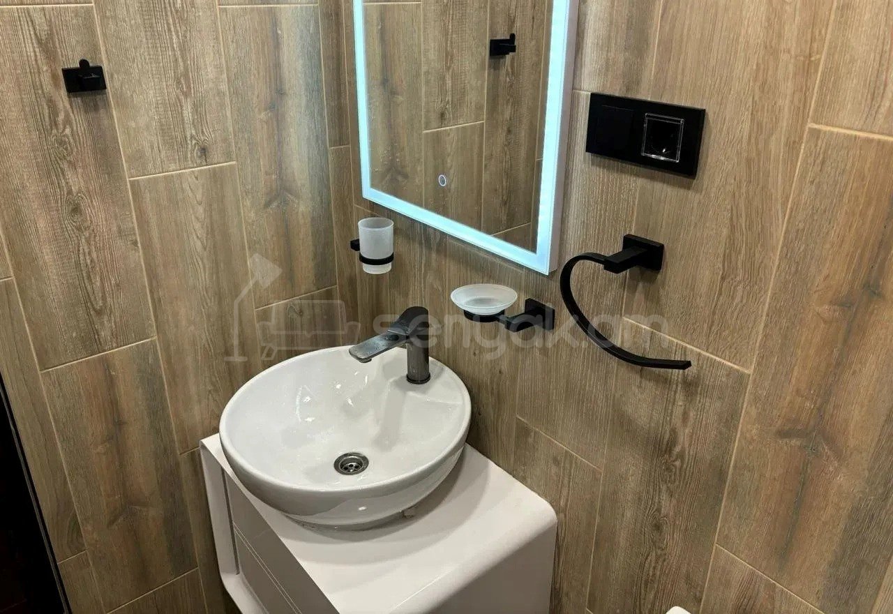 4 Սենյականոց Բնակարան Քարե Շենքում, 87քմ, 5/5 հարկ, Կապիտալ Վերանորոգված, Կահավորված, Արևկող
