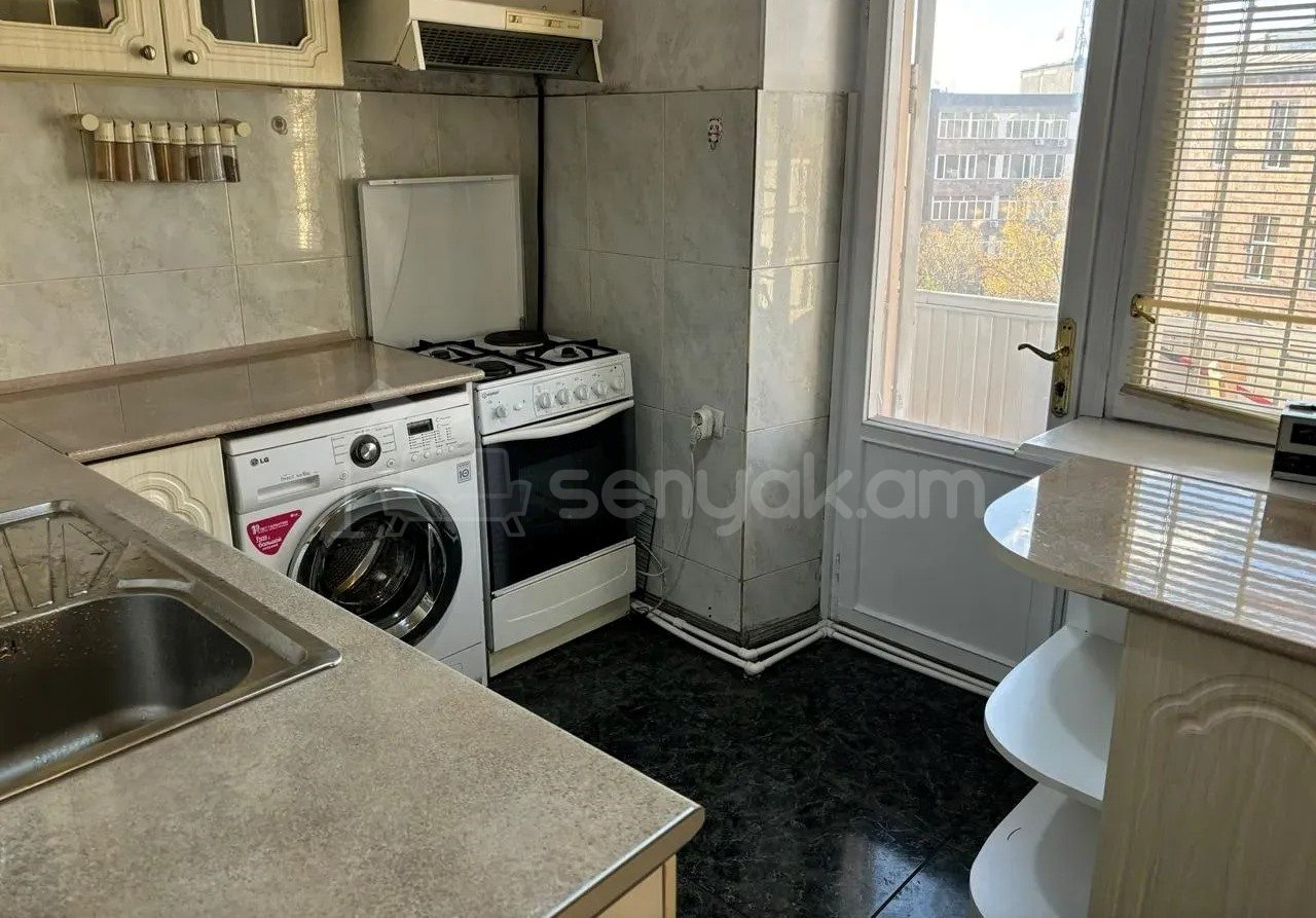 4 Սենյականոց Բնակարան Քարե Շենքում, 87քմ, 5/5 հարկ, Կապիտալ Վերանորոգված, Կահավորված, Արևկող