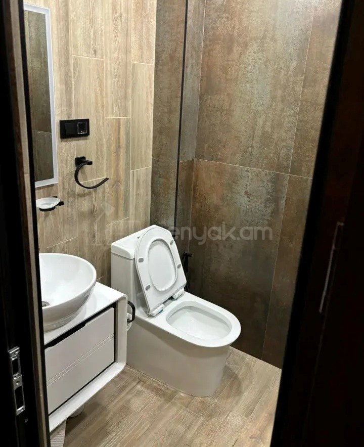 4 Սենյականոց Բնակարան Քարե Շենքում, 87քմ, 5/5 հարկ, Կապիտալ Վերանորոգված, Կահավորված, Արևկող