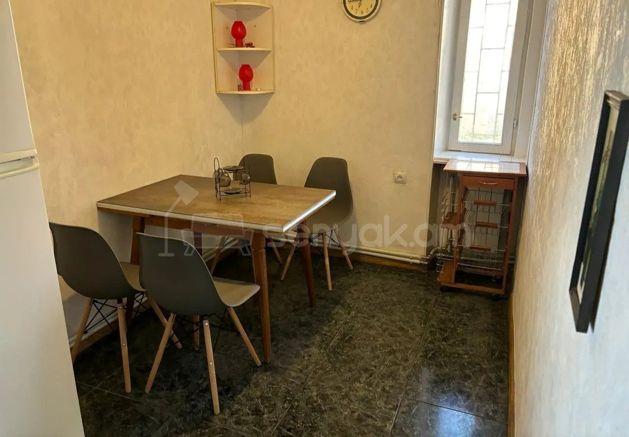 4 Սենյականոց Բնակարան Քարե Շենքում, 87քմ, 5/5 հարկ, Կապիտալ Վերանորոգված, Կահավորված, Արևկող