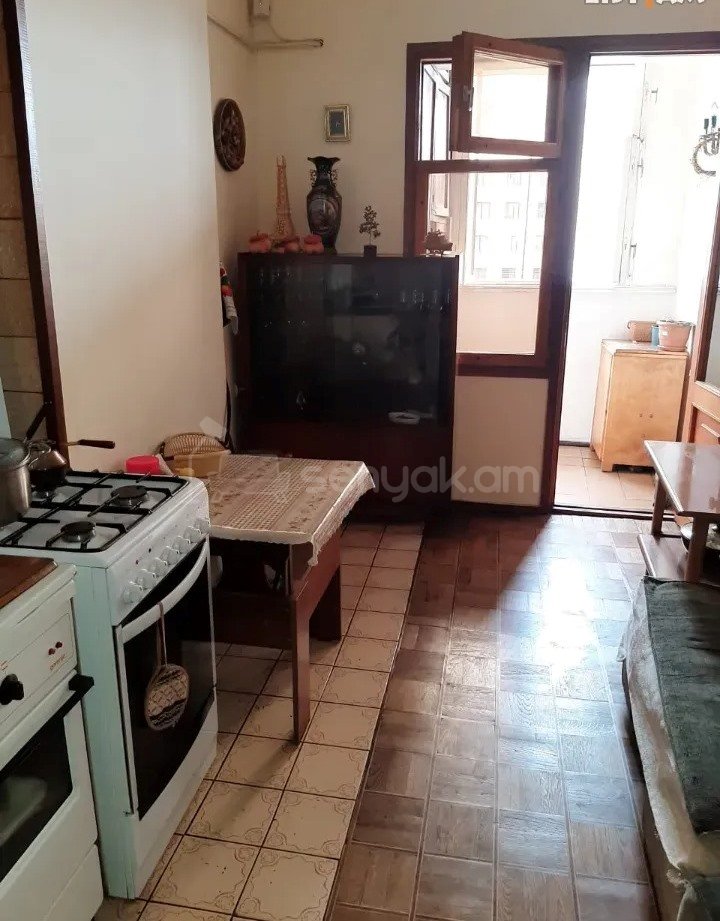 3 Սենյականոց Բնակարան, 80քմ, 4/9 հարկ, Պետական Վիճակում