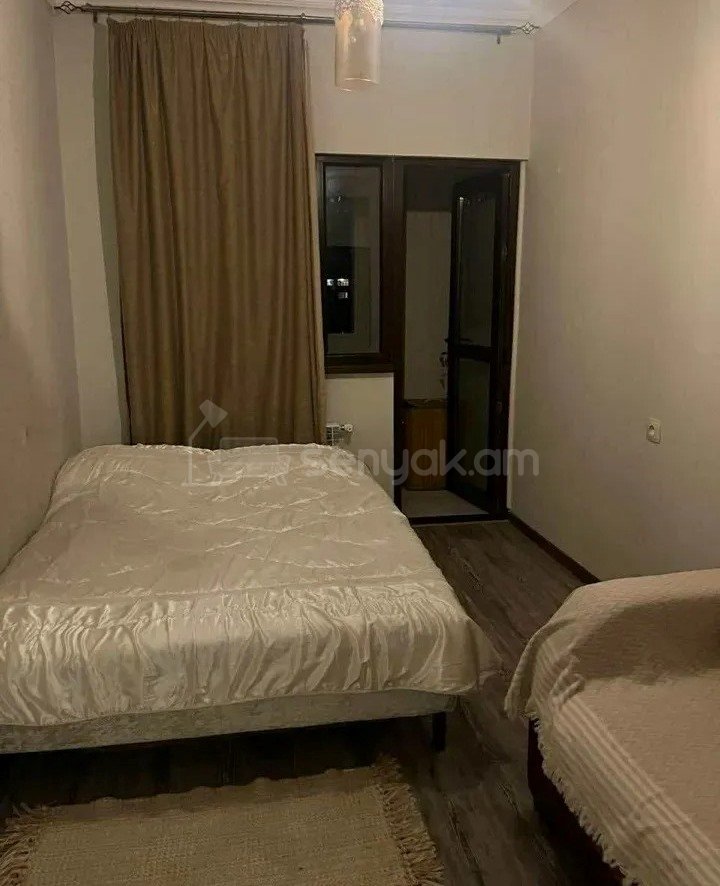 4 Սենյականոց Բնակարան Քարե Շենքում, 100քմ, 4/5 հարկ, Կապիտալ Վերանորոգված, Կահավորված, Արևկող