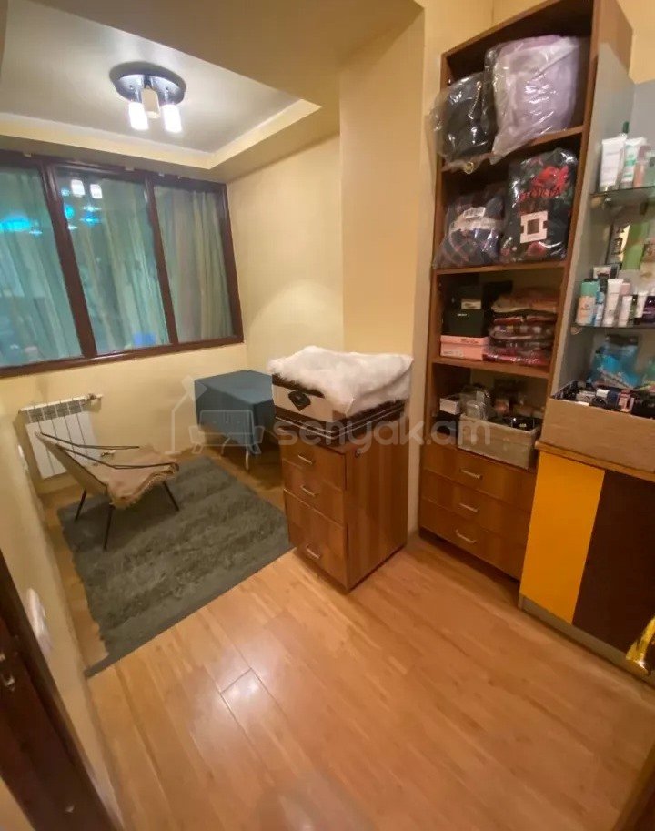 4 Սենյականոց Բնակարան Քարե Շենքում, 90քմ, 1/8 հարկ, Կապիտալ Վերանորոգված