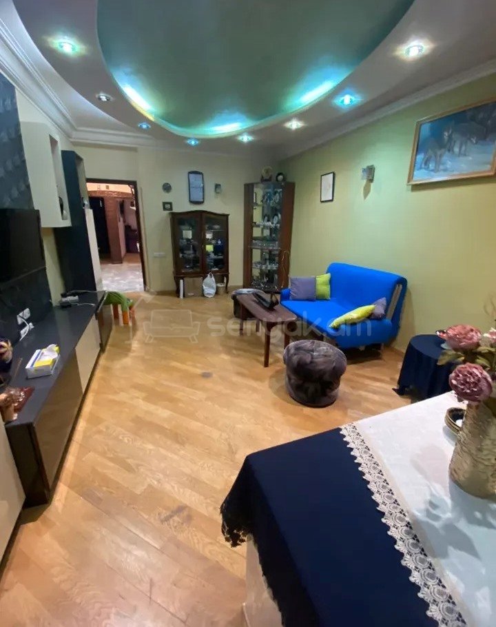 4 Սենյականոց Բնակարան Քարե Շենքում, 90քմ, 1/8 հարկ, Կապիտալ Վերանորոգված