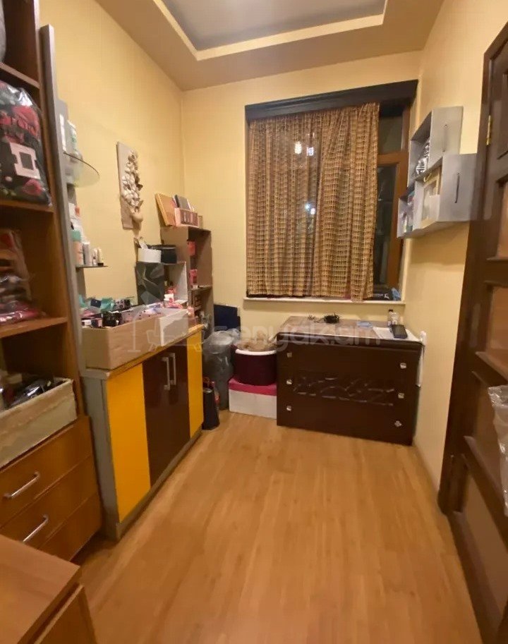 4 Սենյականոց Բնակարան Քարե Շենքում, 90քմ, 1/8 հարկ, Կապիտալ Վերանորոգված