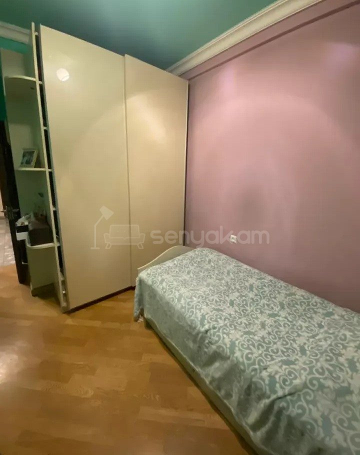 4 Սենյականոց Բնակարան Քարե Շենքում, 90քմ, 1/8 հարկ, Կապիտալ Վերանորոգված