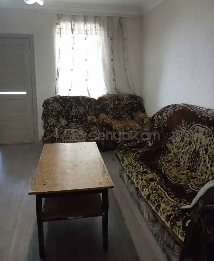 2 Սենյականոց Բնակարան Քարե Շենքում, 56քմ, 3/5 հարկ, Նորմալ Վիճակում, Կահավորված
