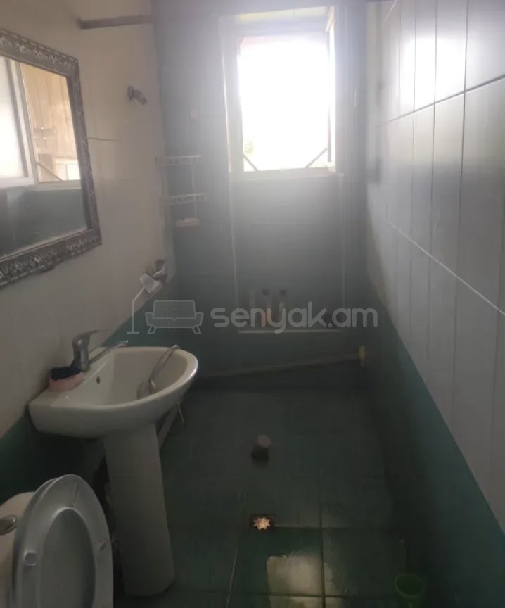 2 Սենյականոց Բնակարան Քարե Շենքում, 62քմ, 3/5 հարկ, Նորմալ Վիճակում, Կահավորված