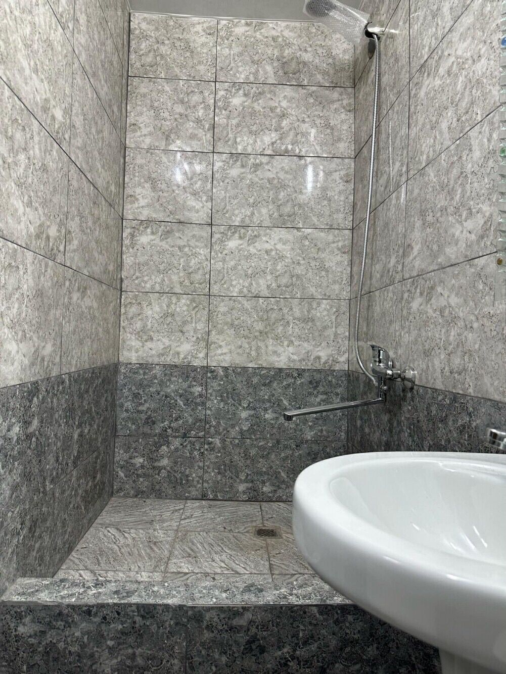 2 Սենյականոց Բնակարան Քարե Շենքում, 40քմ, 1/1 հարկ, Նորմալ Վիճակում, Կահավորված