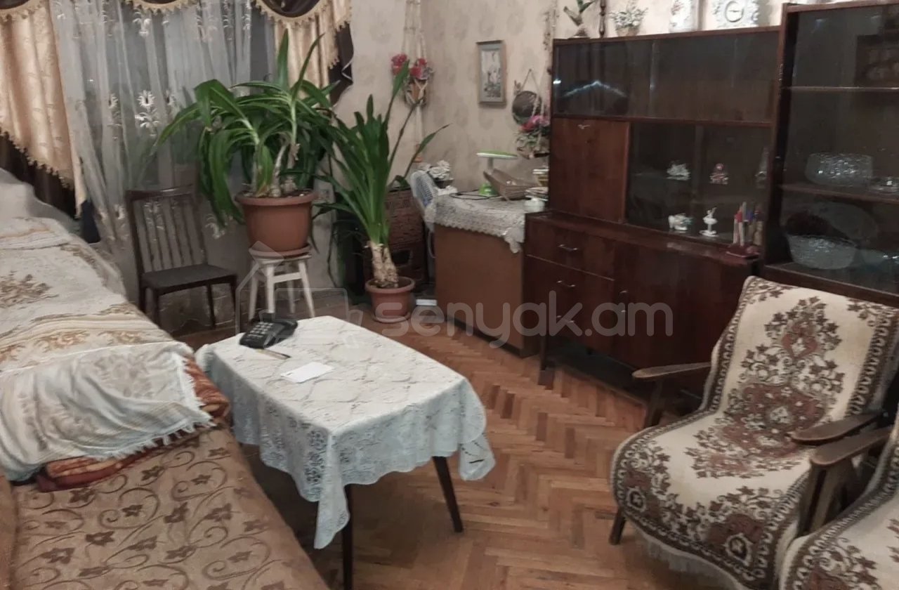 1 Սենյականոց Բնակարան Քարե Շենքում, 45քմ, 3/5 հարկ, Նորմալ Վիճակում, Կահավորված
