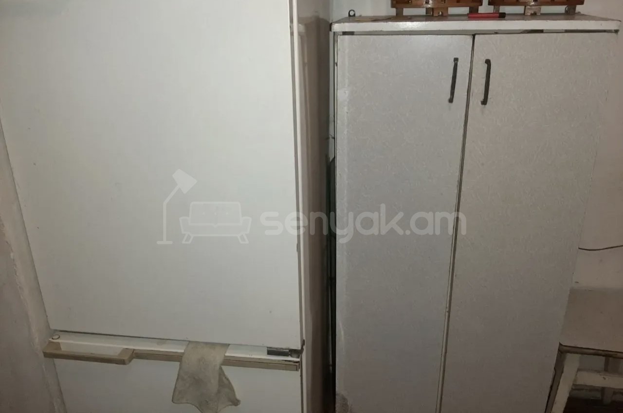 1 Սենյականոց Բնակարան Քարե Շենքում, 45քմ, 3/5 հարկ, Նորմալ Վիճակում, Կահավորված