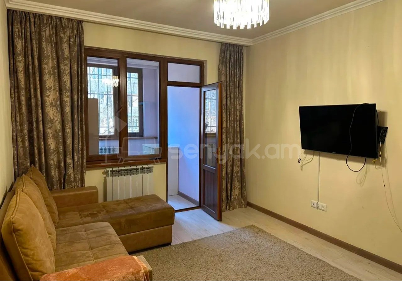 3 Սենյականոց Բնակարան Քարե Շենքում, 65քմ, 1/5 հարկ, Կապիտալ Վերանորոգված, Կահավորված