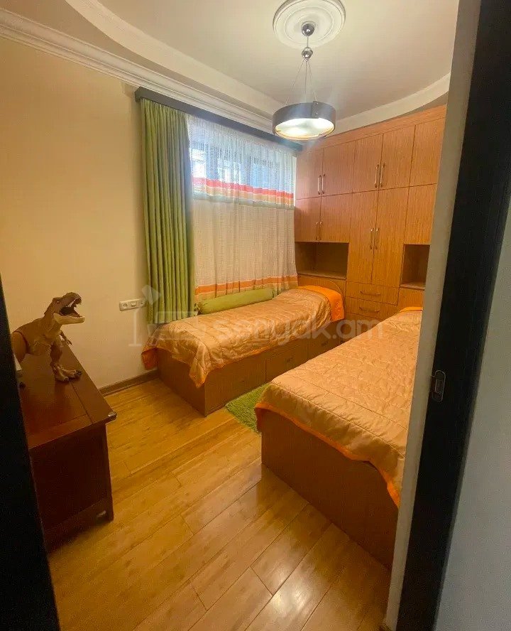 3 Սենյականոց Բնակարան Քարե Շենքում, 68քմ, 3/5 հարկ, Կապիտալ Վերանորոգված, Կահավորված, Արևկող
