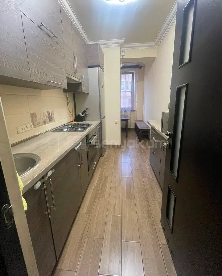 3 Սենյականոց Բնակարան Քարե Շենքում, 68քմ, 3/5 հարկ, Կապիտալ Վերանորոգված, Կահավորված, Արևկող