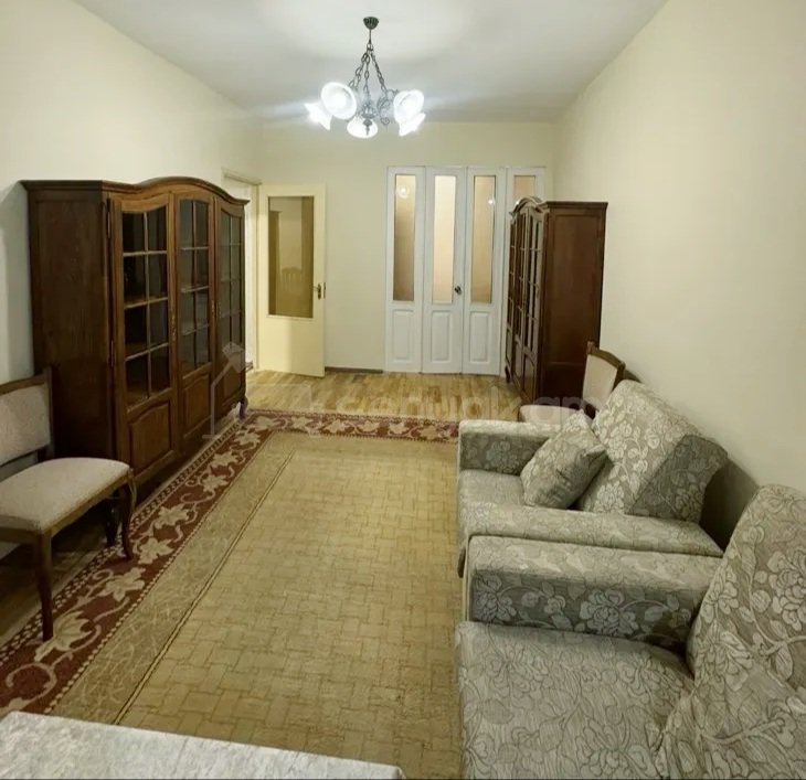 3 Սենյականոց Բնակարան Քարե Շենքում, 50քմ, 4/5 հարկ, Կապիտալ Վերանորոգված, Կահավորված