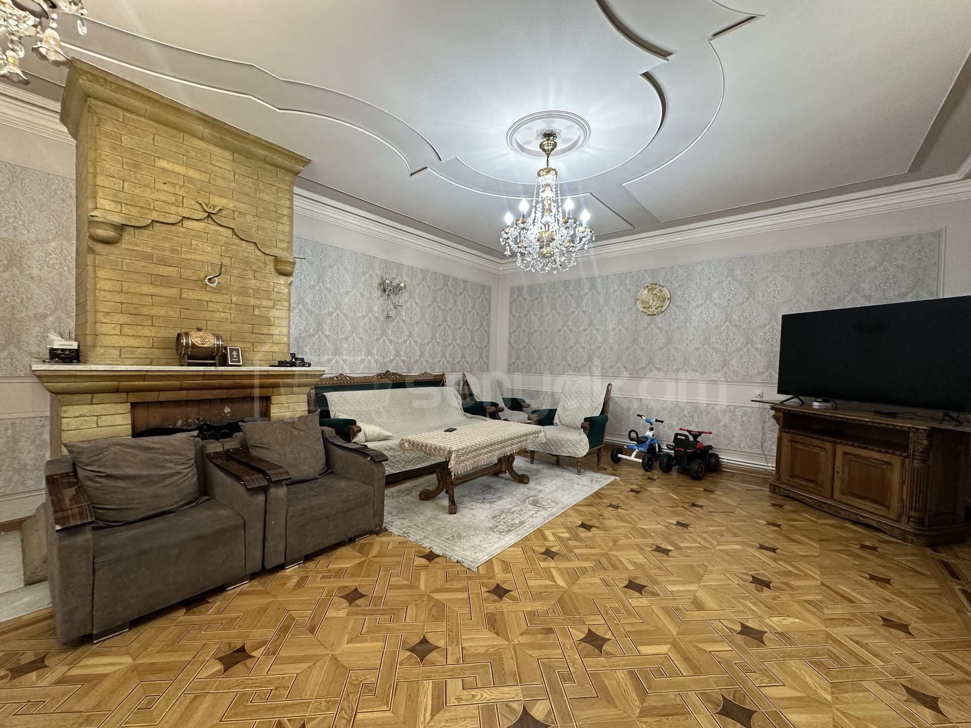 8 Սենյականոց Շքեղ Առանձնատուն, 580քմ, Ավտոտնակով