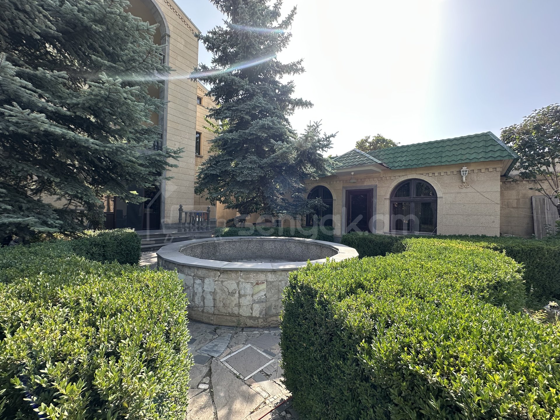 8 Սենյականոց Շքեղ Առանձնատուն, 580քմ, Ավտոտնակով