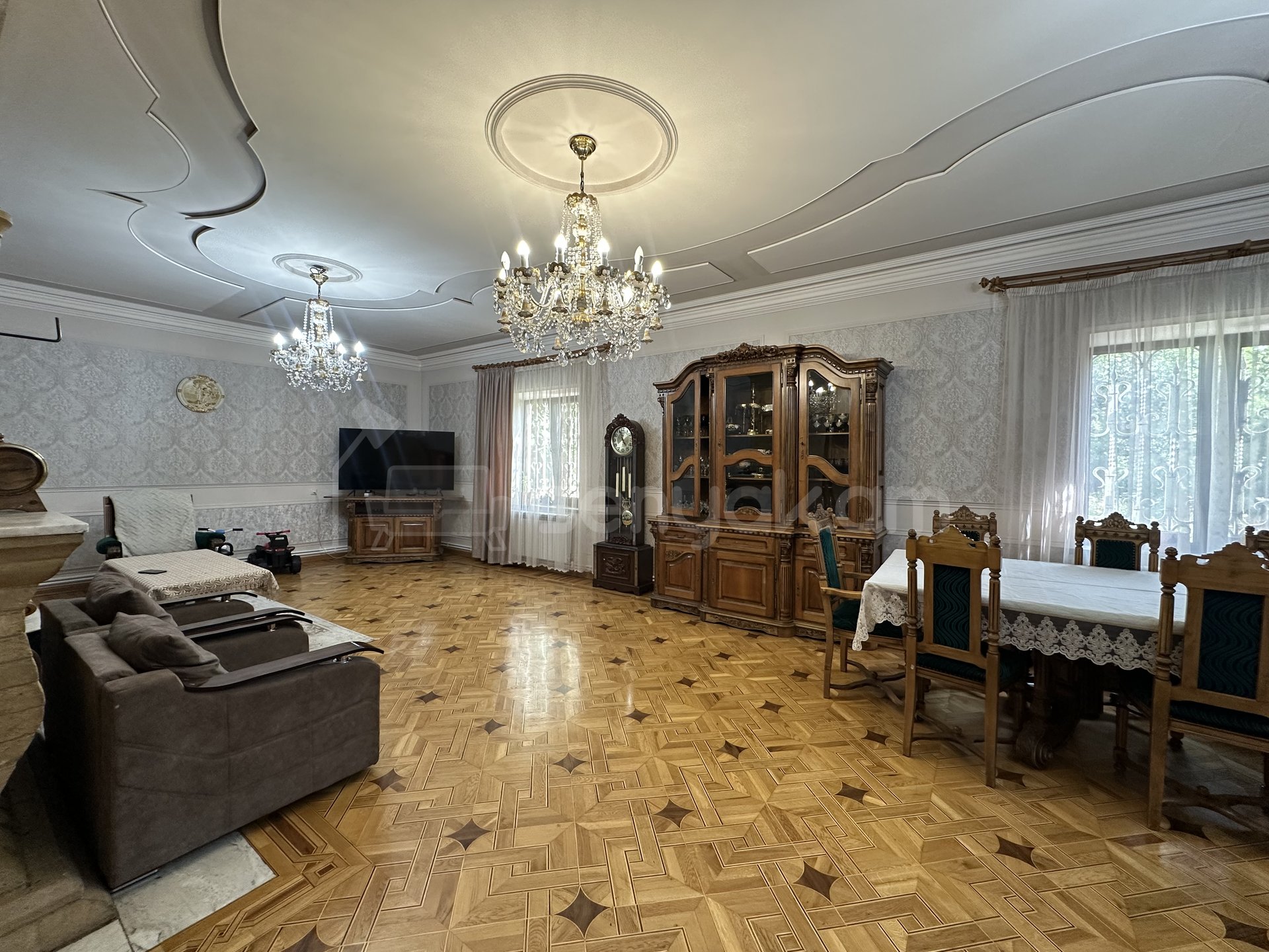8 Սենյականոց Շքեղ Առանձնատուն, 580քմ, Ավտոտնակով