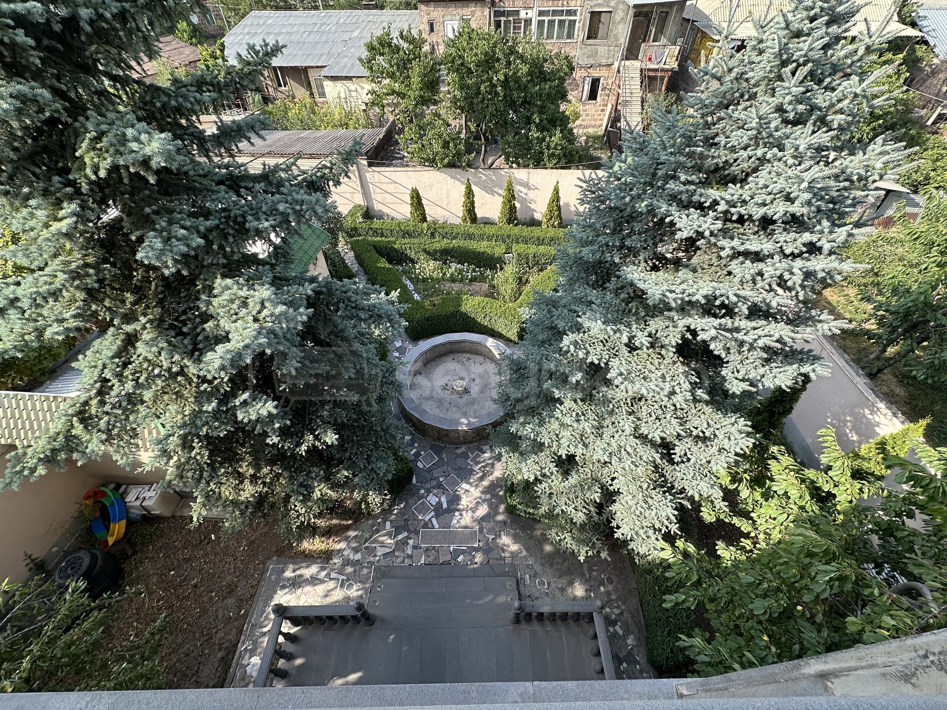 8 Սենյականոց Շքեղ Առանձնատուն, 580քմ, Ավտոտնակով