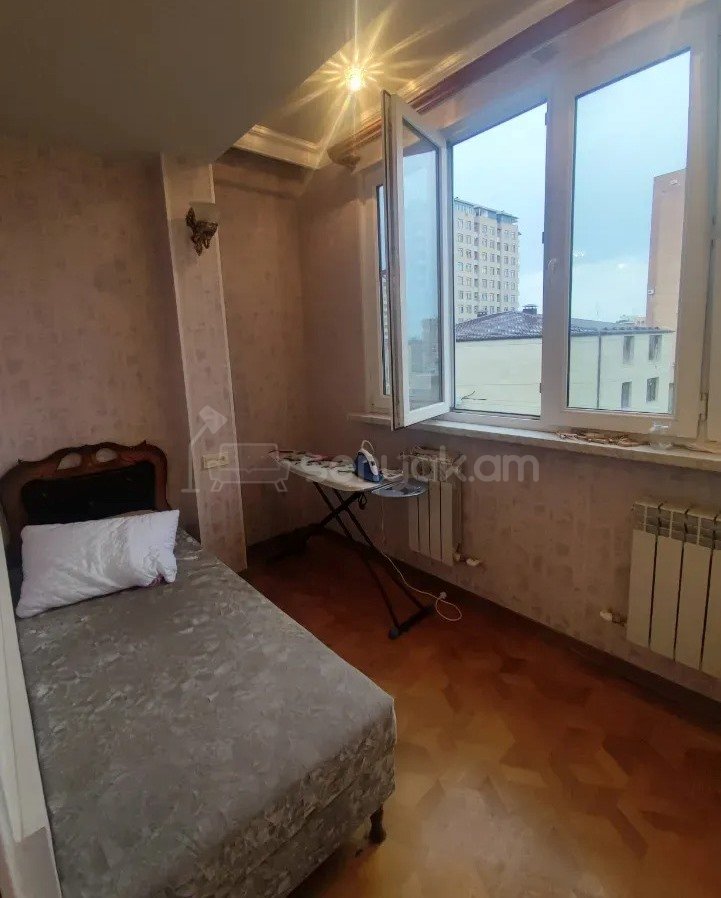 4 Սենյականոց Բնակարան Քարե Շենքում, 93քմ, 4/9 հարկ, Կապիտալ Վերանորոգված, Կահավորված, Արևկող