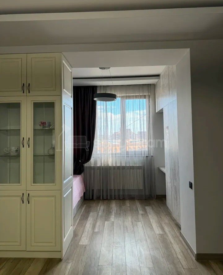 3 Սենյականոց Բնակարան Քարե Շենքում, 72քմ, 5/5 հարկ, Կապիտալ Վերանորոգված, Կահավորված, Արևկող