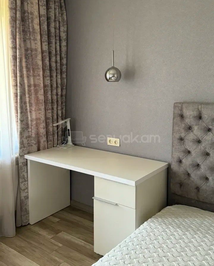 3 Սենյականոց Բնակարան Քարե Շենքում, 72քմ, 5/5 հարկ, Կապիտալ Վերանորոգված, Կահավորված, Արևկող