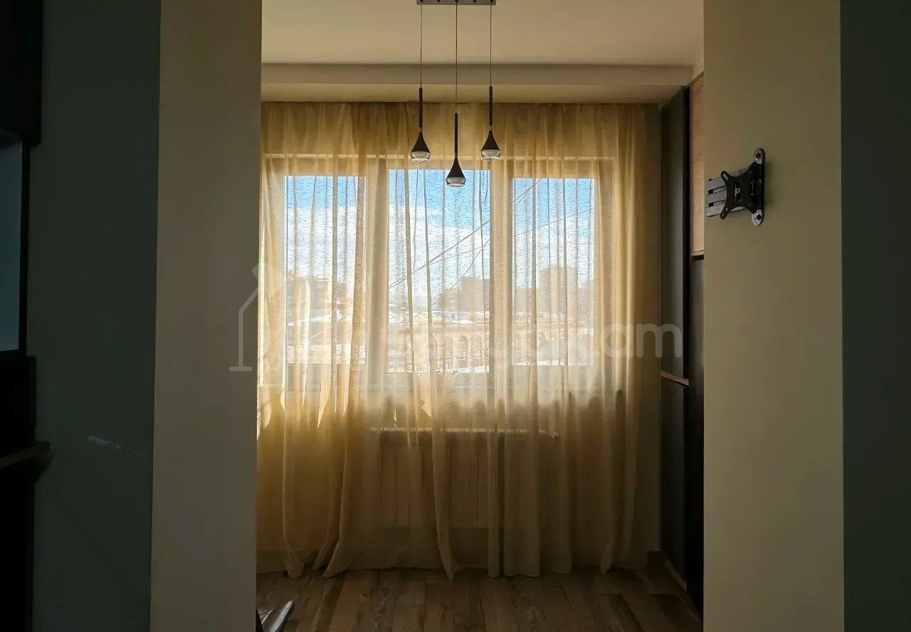 3 Սենյականոց Բնակարան Քարե Շենքում, 72քմ, 5/5 հարկ, Կապիտալ Վերանորոգված, Կահավորված, Արևկող