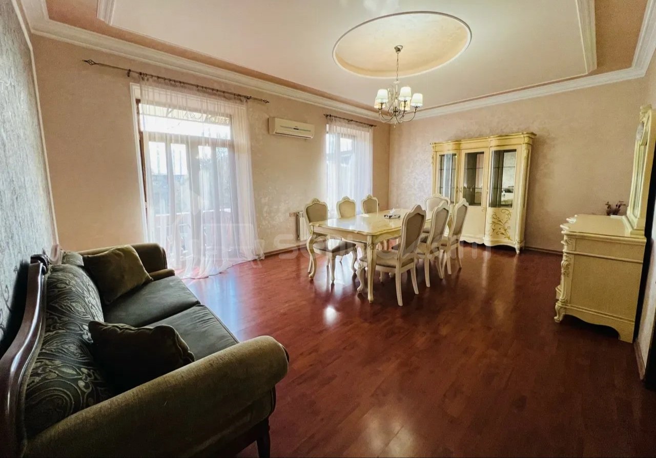 3 Սենյականոց Բնակարան Քարե Շենքում, 150քմ, 4/4 հարկ, Կապիտալ Վերանորոգված, Կահավորված, Արևկող