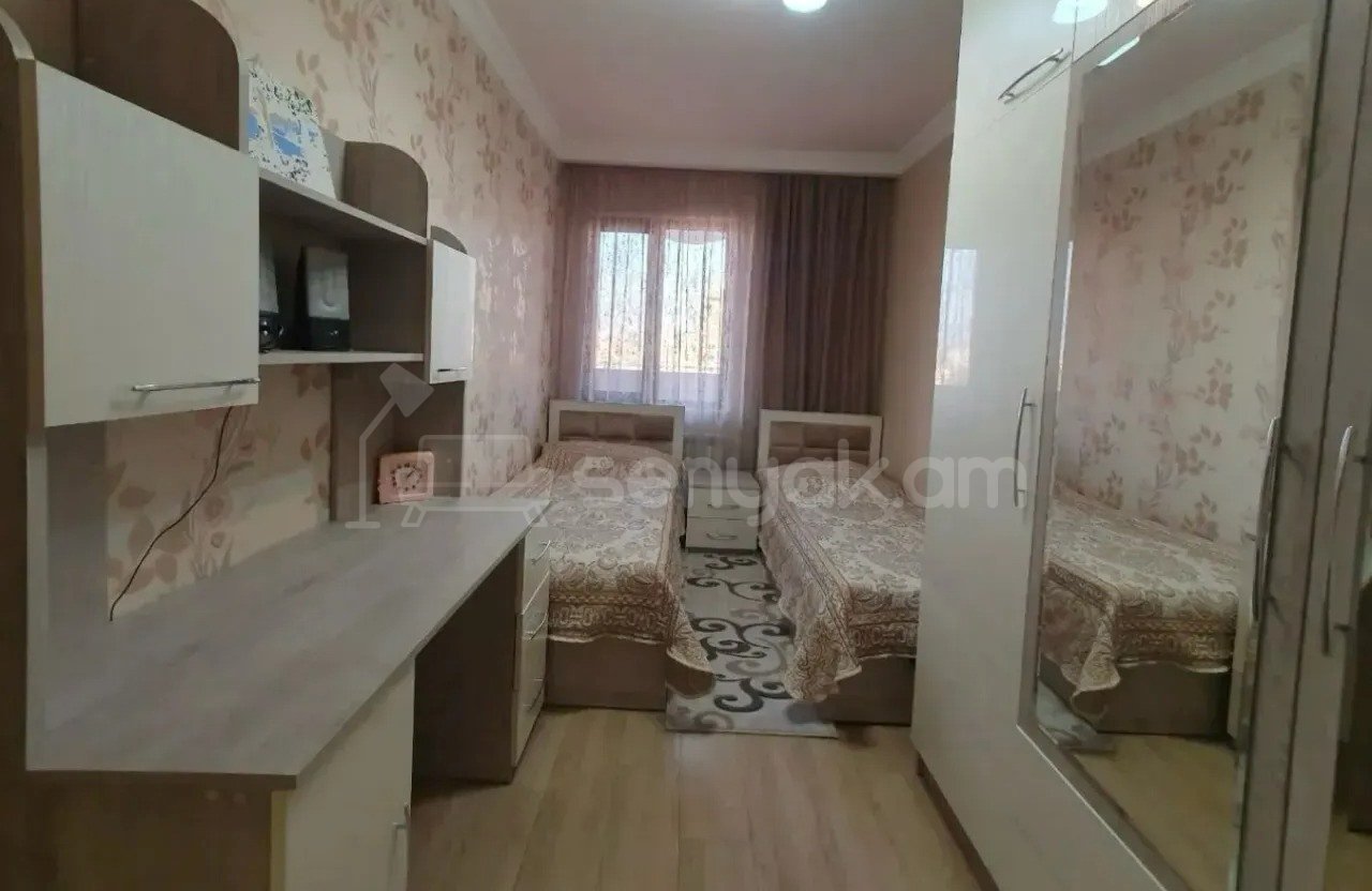 4 Սենյականոց Բնակարան Քարե Շենքում, 97քմ, 8/9 հարկ, Կապիտալ Վերանորոգված, Կահավորված, Արևկող