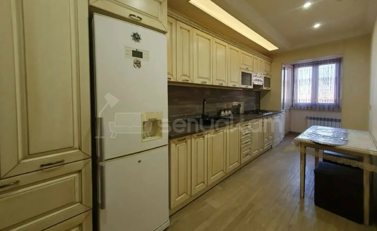 4 Սենյականոց Բնակարան Քարե Շենքում, 97քմ, 8/9 հարկ, Կապիտալ Վերանորոգված, Կահավորված, Արևկող