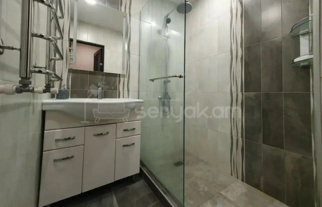 4 Սենյականոց Բնակարան Քարե Շենքում, 97քմ, 8/9 հարկ, Կապիտալ Վերանորոգված, Կահավորված, Արևկող