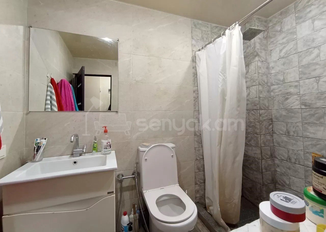 3 Սենյականոց Բնակարան Քարե Շենքում, 78քմ, 7/8 հարկ, Կապիտալ Վերանորոգված