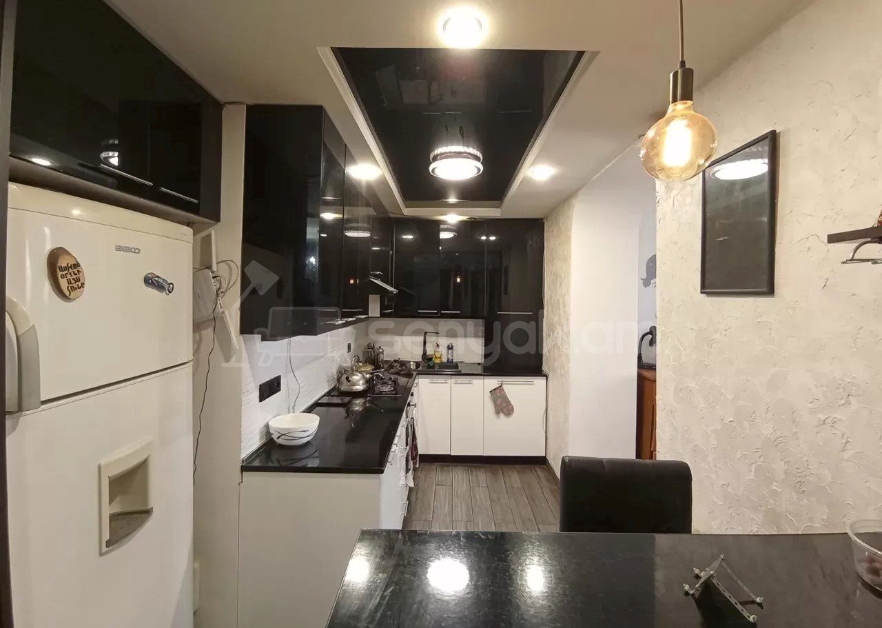 3 Սենյականոց Բնակարան Քարե Շենքում, 78քմ, 7/8 հարկ, Կապիտալ Վերանորոգված