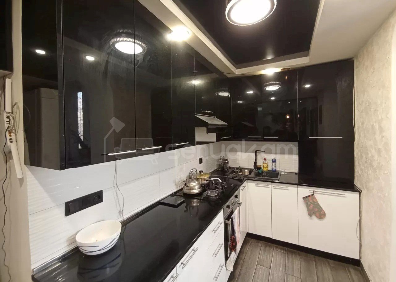 3 Սենյականոց Բնակարան Քարե Շենքում, 78քմ, 7/8 հարկ, Կապիտալ Վերանորոգված