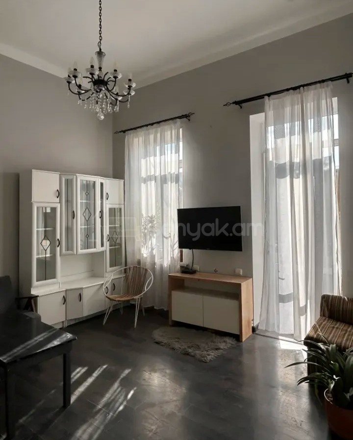 4 Սենյականոց Բնակարան Քարե Շենքում, 110քմ, 3/4 հարկ, Կապիտալ Վերանորոգված, Կահավորված, Արևկող