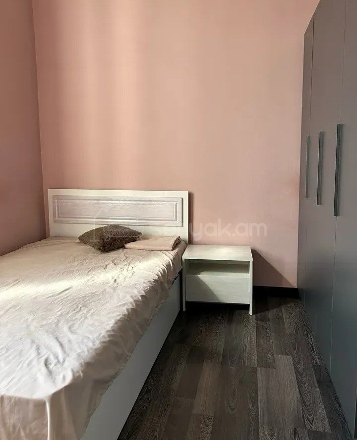 4 Սենյականոց Բնակարան Քարե Շենքում, 110քմ, 3/4 հարկ, Կապիտալ Վերանորոգված, Կահավորված, Արևկող