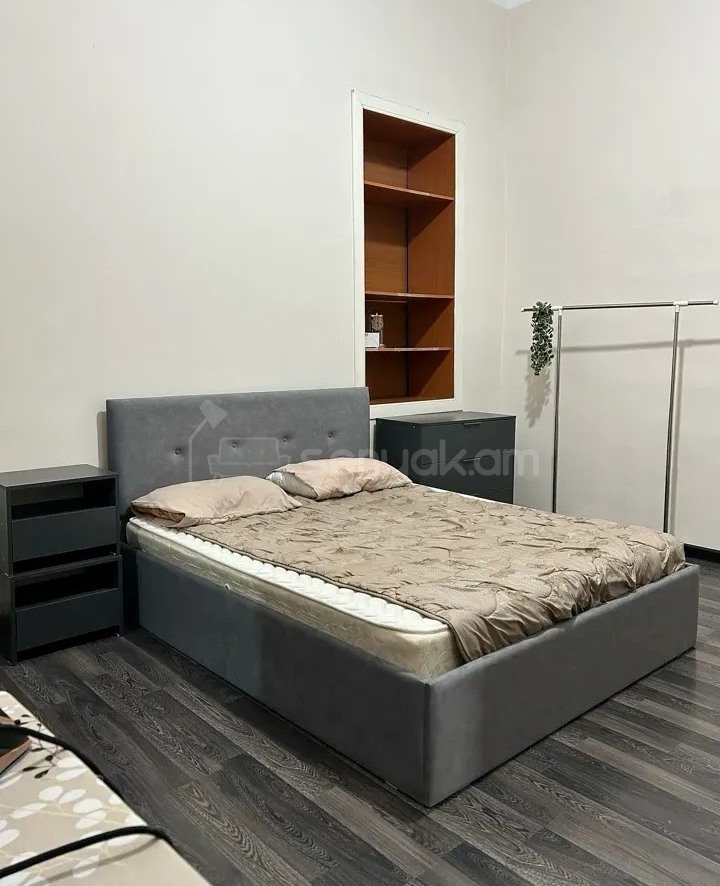 4 Սենյականոց Բնակարան Քարե Շենքում, 110քմ, 3/4 հարկ, Կապիտալ Վերանորոգված, Կահավորված, Արևկող