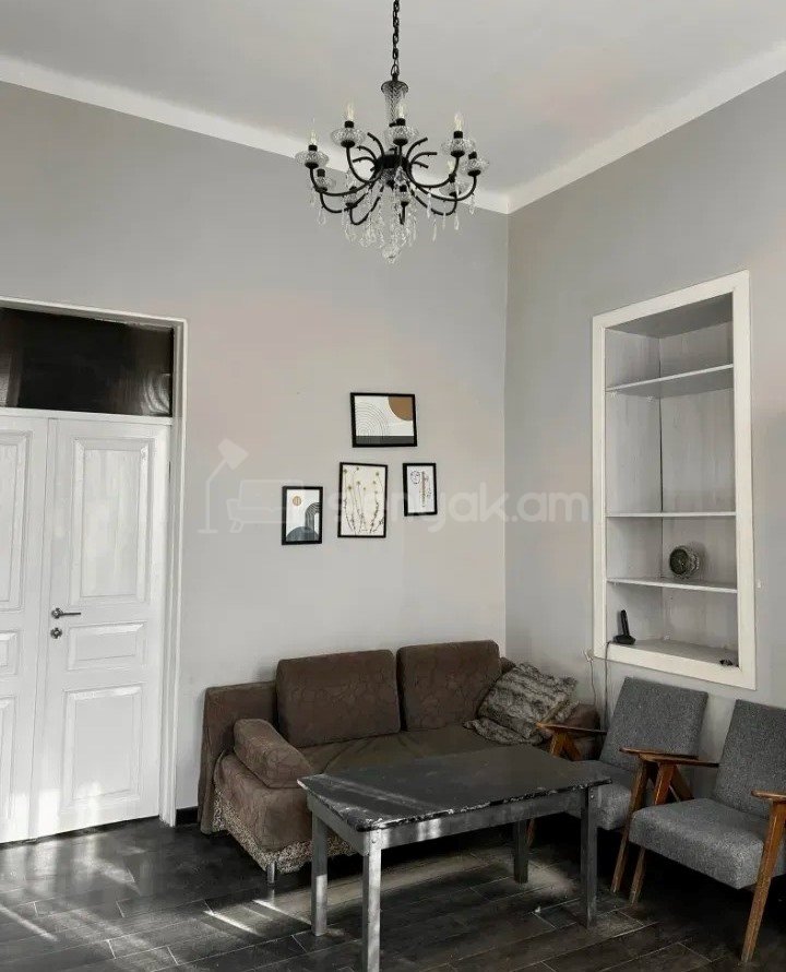 4 Սենյականոց Բնակարան Քարե Շենքում, 110քմ, 3/4 հարկ, Կապիտալ Վերանորոգված, Կահավորված, Արևկող
